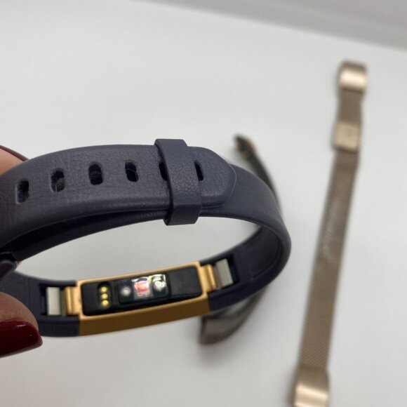 Fitbit Alta HR with three bands Rose Gold - Picture 3 of 5